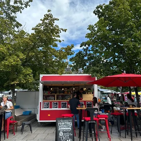 Center & Unique Mountain View Lejlighed