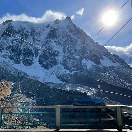 Center & Unique Mountain View