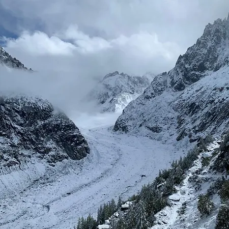 Apartment Center & Unique Mountain View *